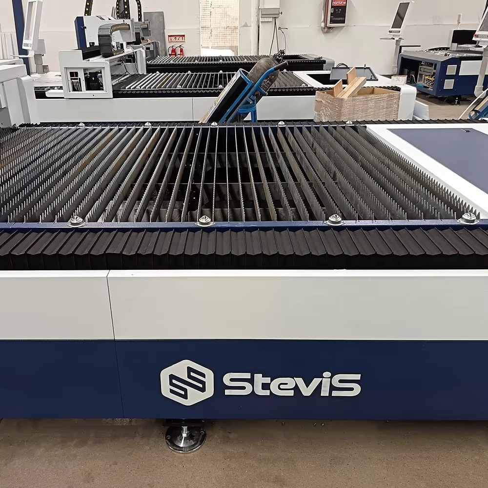 Economic 6kw CNC 1530 Fiber La - огляд і ціна Industrial Fiber Laser Cutting Machine